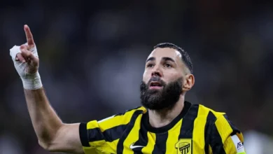 صورة بنزيما يحسم الجدل ويغلق باب الرحيل عن الاتحاد