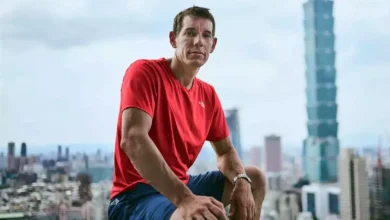 صورة تسلق بلا حبال يهز العالم.. أليكس هونولد يعتلي «تايبيه 101» في مغامرة تتحدى المستحيل