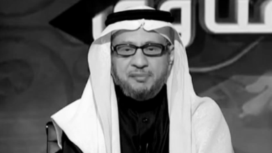 صورة رحيل صوتٍ صدح بالقرآن عقودًا.. وفاة الإعلامي عبدالكريم المقرن أحد أعمدة إذاعة القرآن الكريم