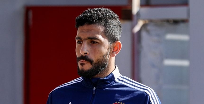 "القرار الأصعب" يطوي مسيرة مدافع من ذهب.. أيمن أشرف يعلن الاعتزال