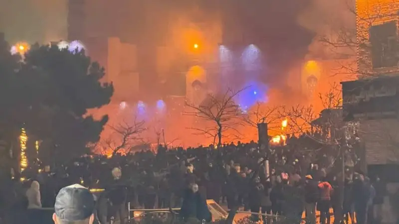 إيران ترفع سقف التهديد وتلوّح بـ«الجهاد» مع تصاعد الاحتجاجات والضغط الدولي