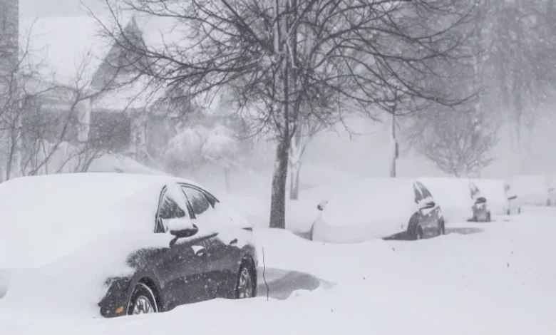 إلغاء 11 ألف رحلة وتأثر 200 مليون شخص.. العاصفة الثلجية تحصد 26 قتيلًا وتشلّ الولايات المتحدة
