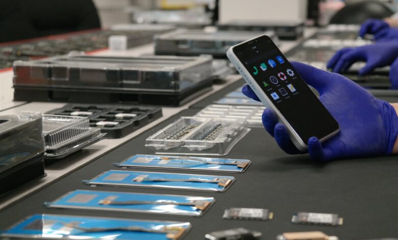 نهاية الموبايل من الخارج.. لماذا أغلقت الدولة الباب نهائيًا؟