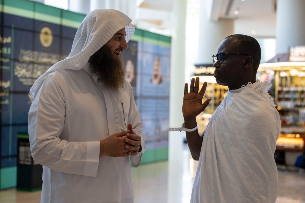 «الشؤون الإسلامية» تطلق هاتفًا مجانيًا متعدد اللغات لخدمة الاستفسارات الشرعية عالميًا