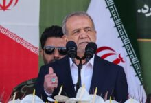 صورة إيران تتوعّد بردّ قاسٍ على أي هجوم أميركي وسط تهديدات بالإعدام وتصعيد إقليمي متسارع