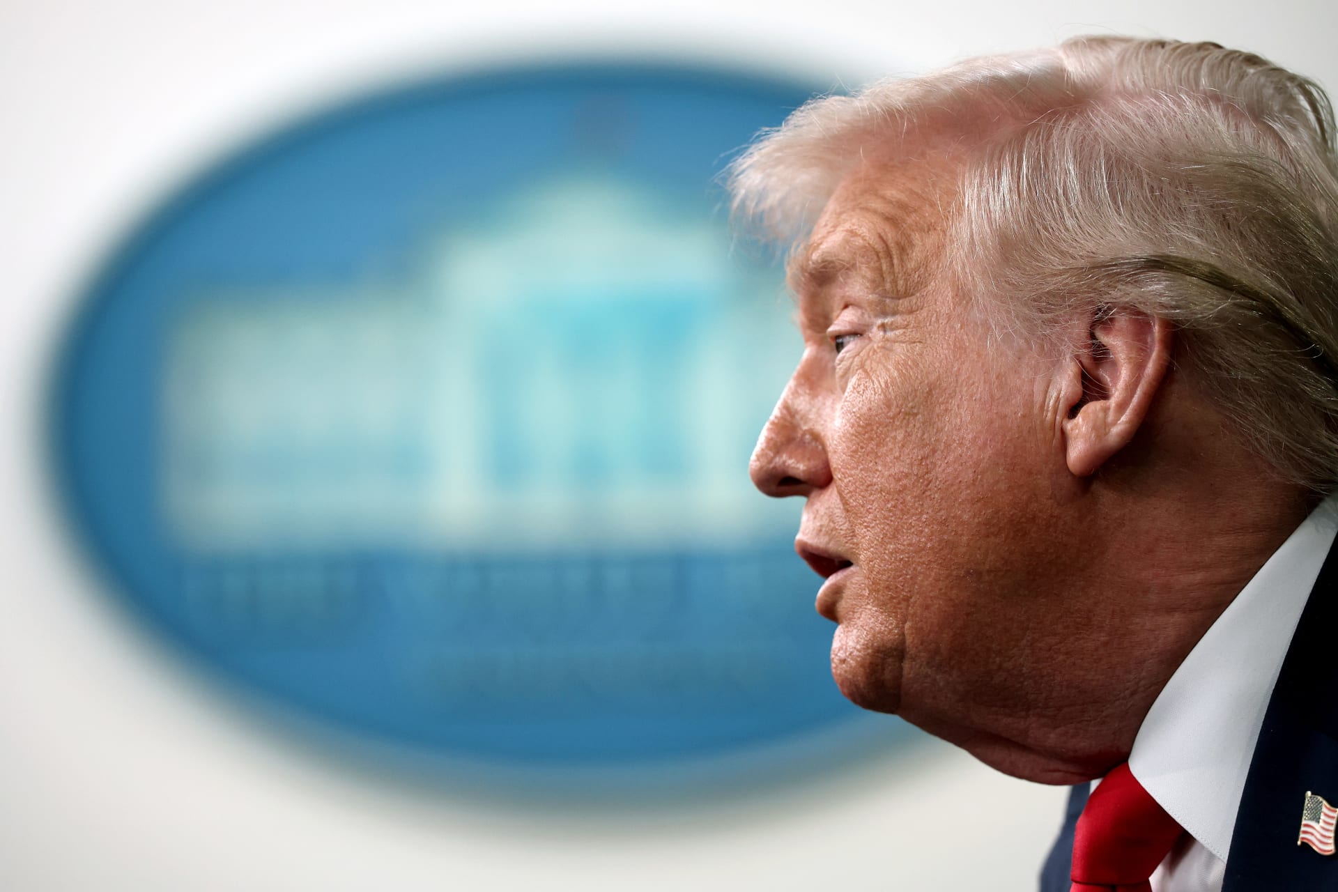 واشنطن تلوّح بالخيار العسكري.. ترمب يضع استهداف مواقع وقيادات إيرانية ضمن سيناريوهات التصعيد