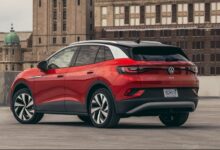 صورة الذكاء الاصطناعي يهزّ صناعة السيارات.. من تهديد وظائف سائقي الشاحنات إلى وداع سيارات كهربائية فاشلة