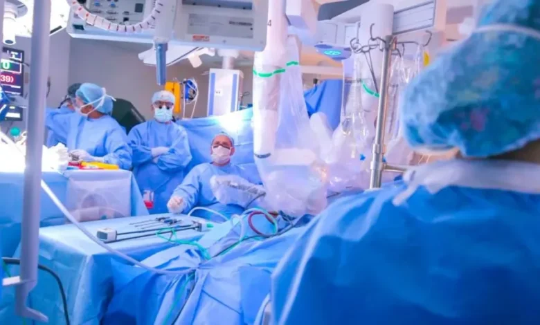 السعودية تدخل تاريخ الطب.. أول زراعة كبد روبوتية كاملة في العالم من متبرعين أحياء