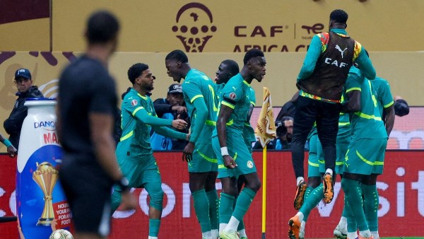 ساديو ماني يكشف كواليس نهائي العاصفة.. لقب تاريخي للسنغال ودهشة من انسحاب الزملاء