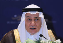 صورة تركي الفيصل يؤكد متانة التحالف السعودي–الإماراتي ويدعو لعدم الانجرار خلف الضجيج