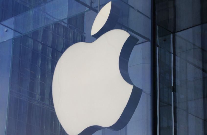 تقرير دولي يحذر من تطبيقات «عري مزيف» داخل متاجر آبل وجوجل