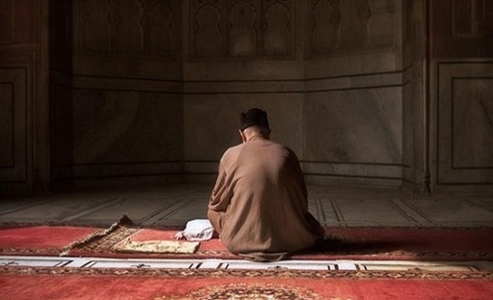 هل يبيح البرد الشديد الجمع بين الصلوات؟ فتوى شرعية تحسم الجدل