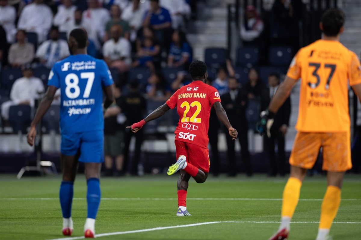 هلال الصدارة تحت الاختبار في تبوك.. وسباق القمة يشتعل بين القادسية والتعاون