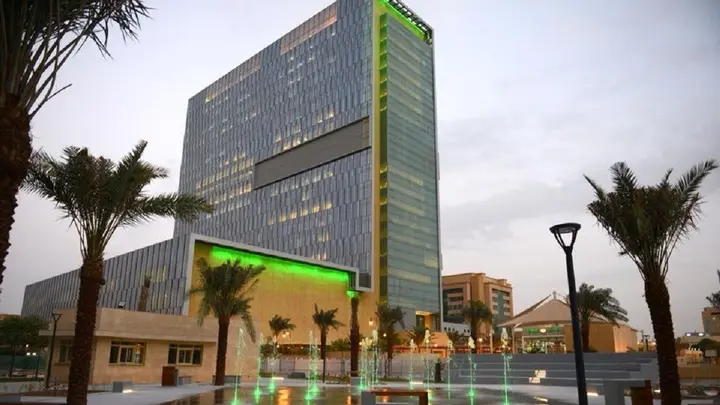 السعودية تدخل تاريخ الطب.. أول زراعة كبد روبوتية كاملة في العالم من متبرعين أحياء