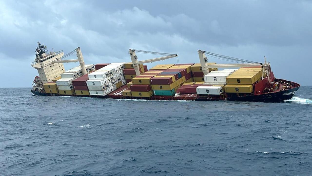 سفينة تبتلعها أمواج المتوسط قبالة ليبيا