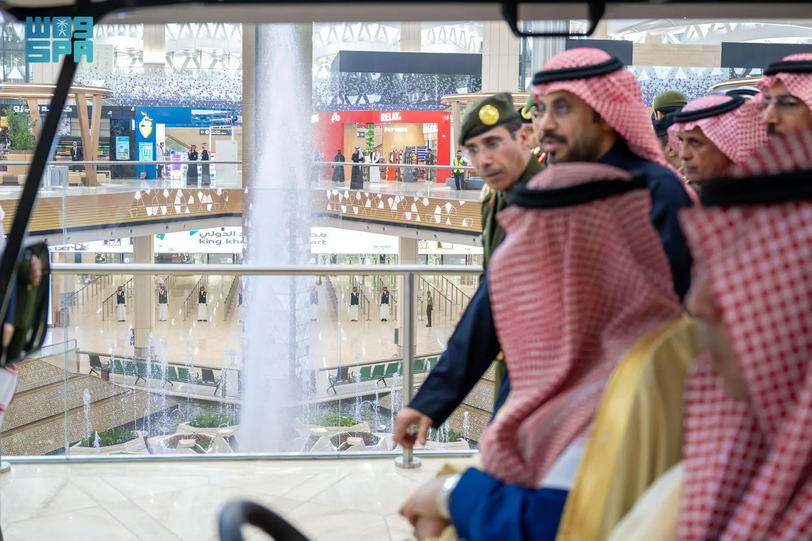 الرياض تفتح بوابة جديدة للعالم.. أمير المنطقة يدشّن الصالة الدولية 2 ويضاعف طاقة مطار الملك خالد