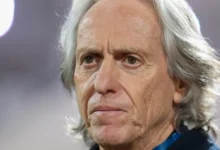 صورة فوز لا يُنهي الجدل.. جيسوس يهاجم التحكيم ويكشف أخطاء النصر رغم الانتصار