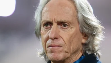 صورة فوز لا يُنهي الجدل.. جيسوس يهاجم التحكيم ويكشف أخطاء النصر رغم الانتصار