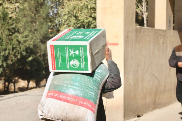 الغذاء يصل إلى أقصى الشمال الأفغاني.. مبادرة سعودية تُنقذ مئات الأسر في بدخشان