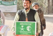 صورة الغذاء يصل إلى أقصى الشمال الأفغاني.. مبادرة سعودية تُنقذ مئات الأسر في بدخشان