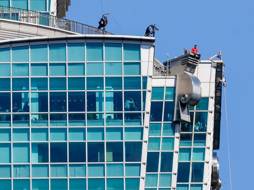 تسلق بلا حبال يهز العالم.. أليكس هونولد يعتلي «تايبيه 101» في مغامرة تتحدى المستحيل