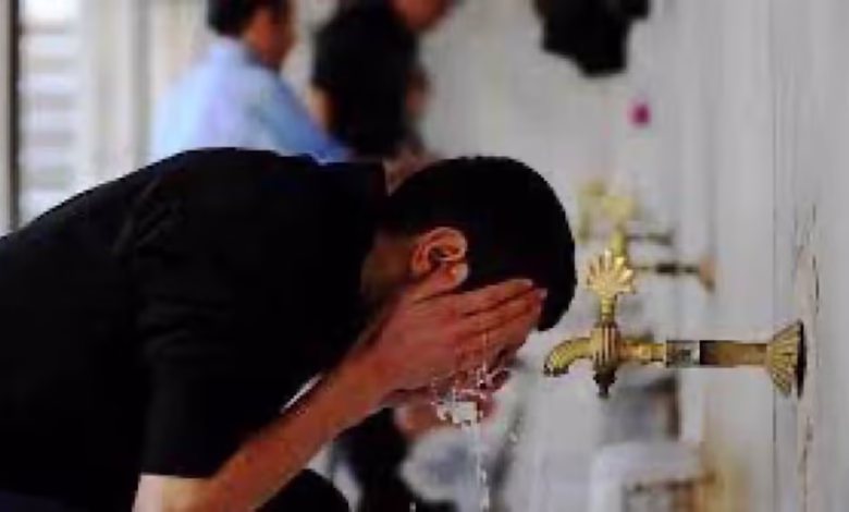 هل يبيح البرد الشديد الجمع بين الصلوات؟ فتوى شرعية تحسم الجدل