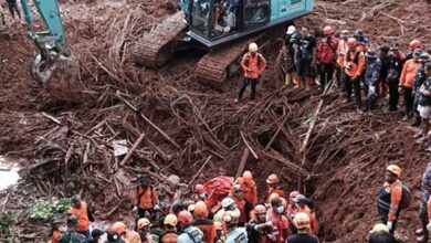 صورة إندونيسيا تحصي 50 قتيلًا في انهيار جاوة الغربية و33 مفقودًا وسط سباق مع الوقت