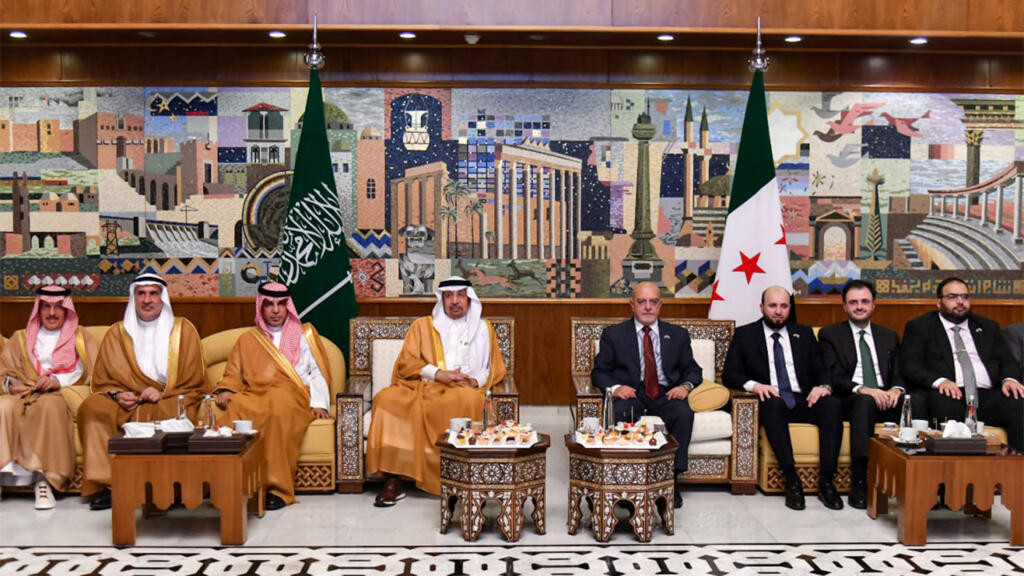 السعودية تعلن أكبر حزمة استثمارات في سوريا تاريخياً لتعزيز الإعمار وتجديد العلاقات الاقتصادية