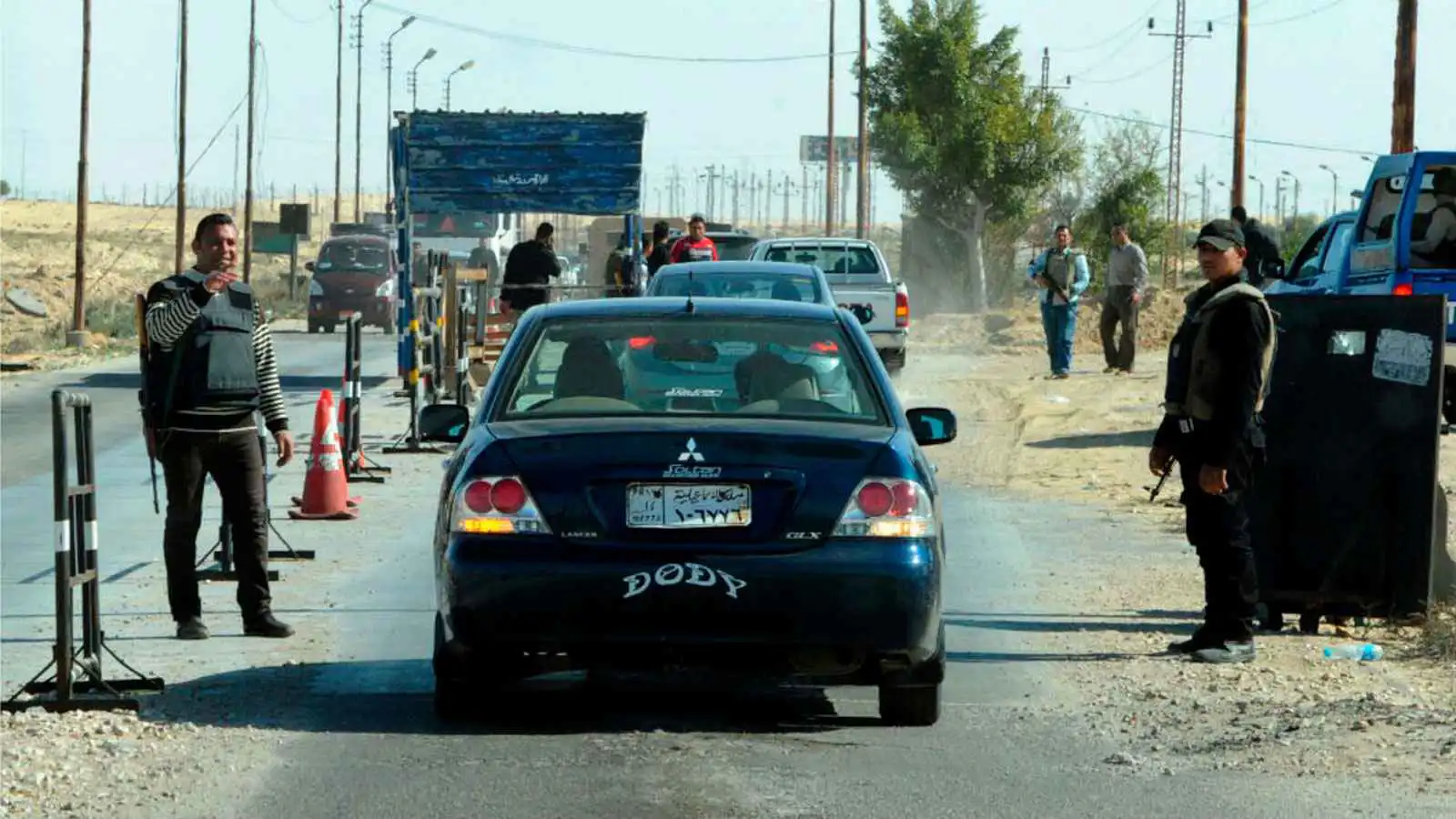 رائحة كريهة تكشف جريمة مروّعة في كفر الشيخ.. مسنّة ونجلها ضحيتان والبحث عن الجناة