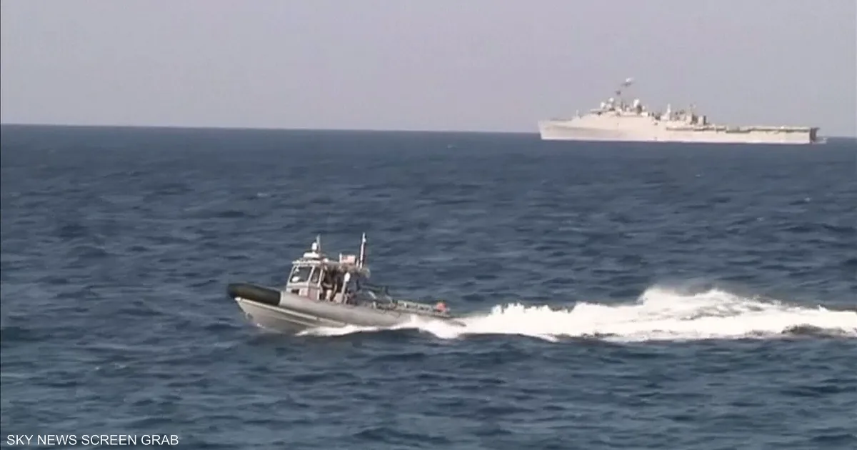 هرمز على صفيح ساخن.. إيران تُشغّل مناورة "التحكم الذكي" للحرس الثوري عشية محادثات جنيف