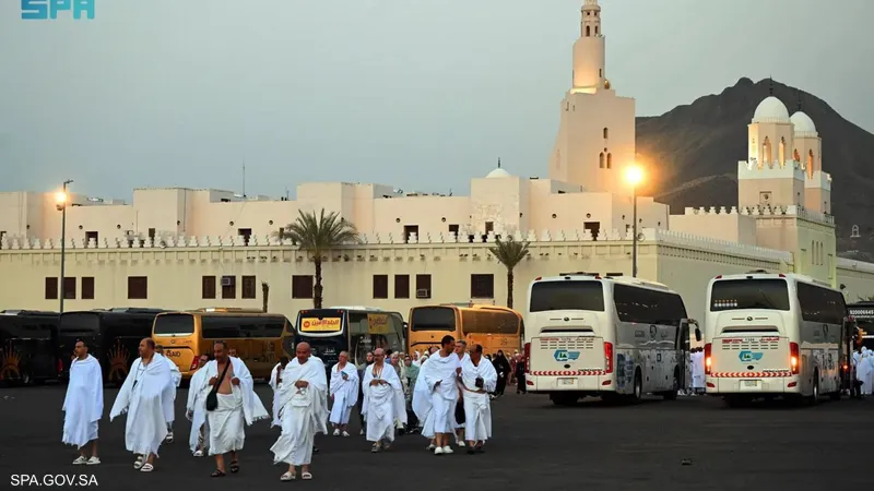 تعزيز التوعية في ميقات ذي الحليفة.. الشاشات التفاعلية والدعاة يرافقون ضيوف الرحمن خطوة بخطوة