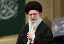 صورة اغتيالات على الطاولة.. تسريبات إسرائيلية تتحدث عن “لائحة طهران” وخامنئي في دائرة الاستهداف