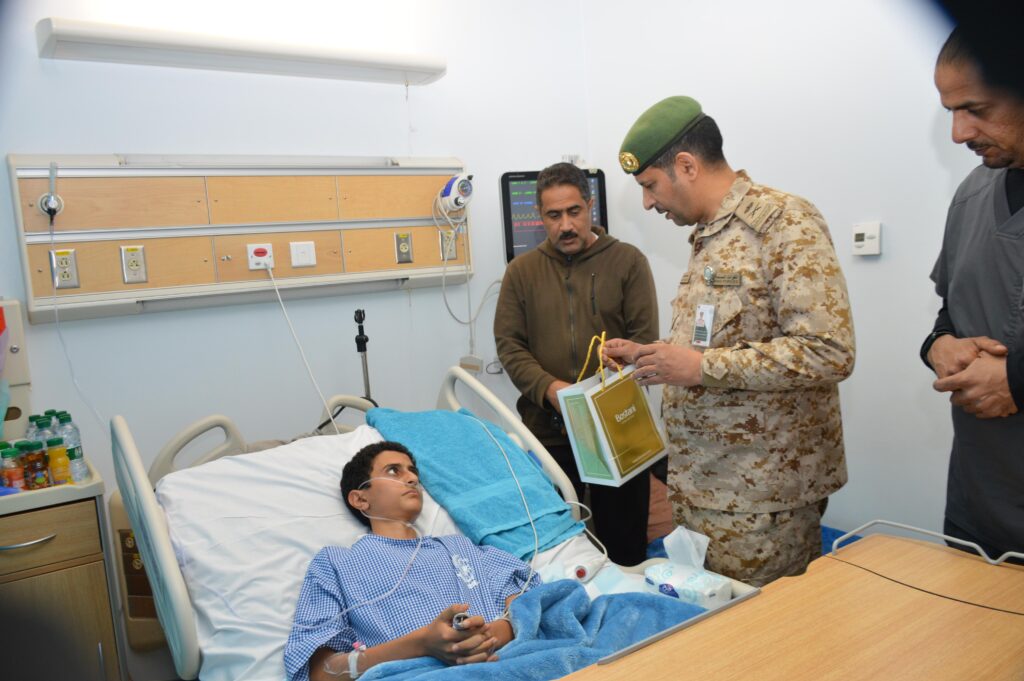 إنجاز طبي غير مسبوق في عسير.. نجاح أول عملية منظار لتقعّر الصدر بالمستشفى العسكري