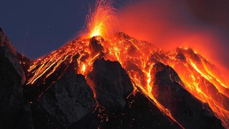 بعد صمت 40 عاماً.. بركان قتل 2000 شخص يعود لإثارة رعب المكسيك