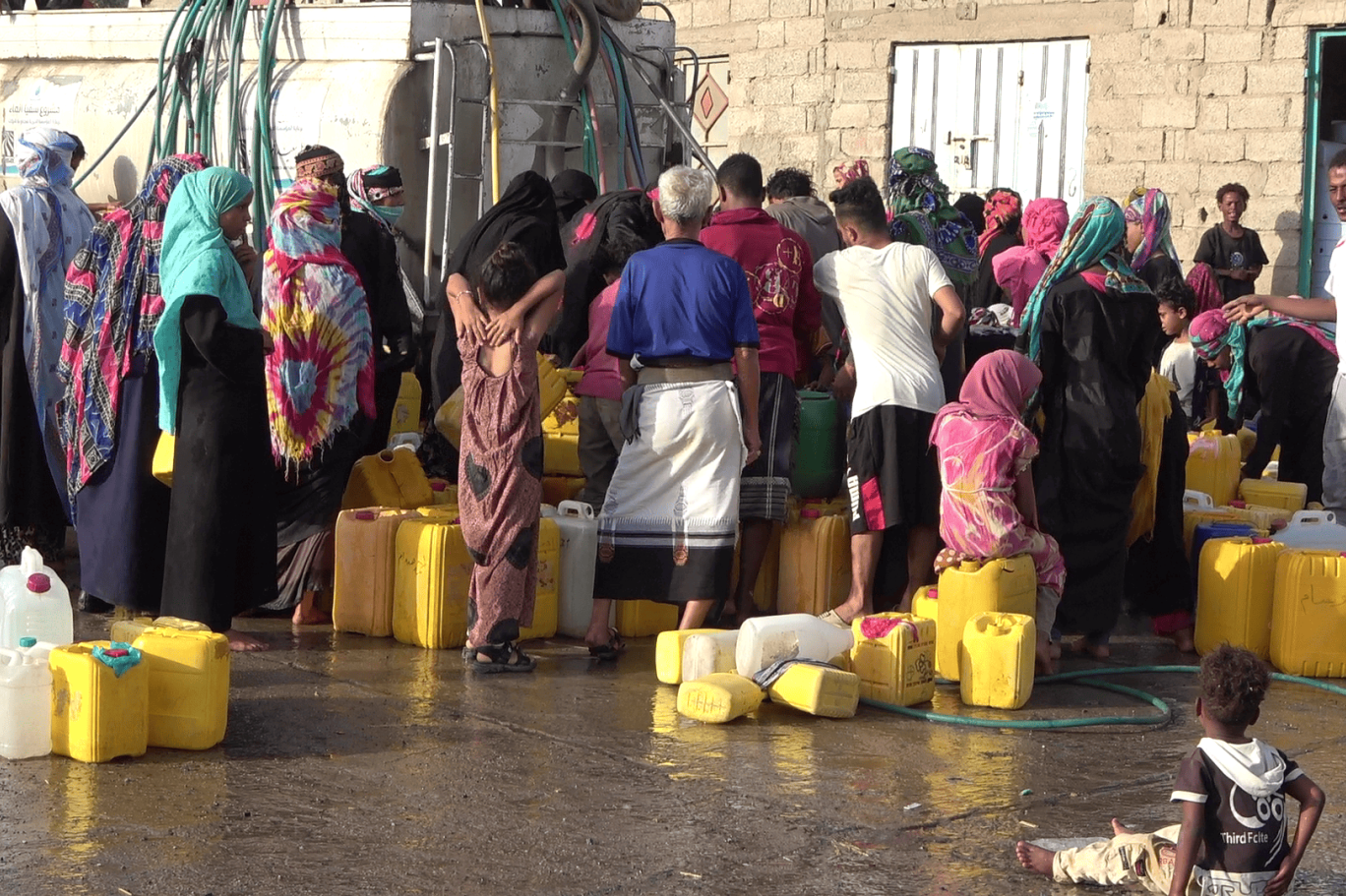 12 مليون لتر تُنقذ العطش في اليمن.. مشروع سعودي يعيد الحياة لمخيمات حجة وصعدة
