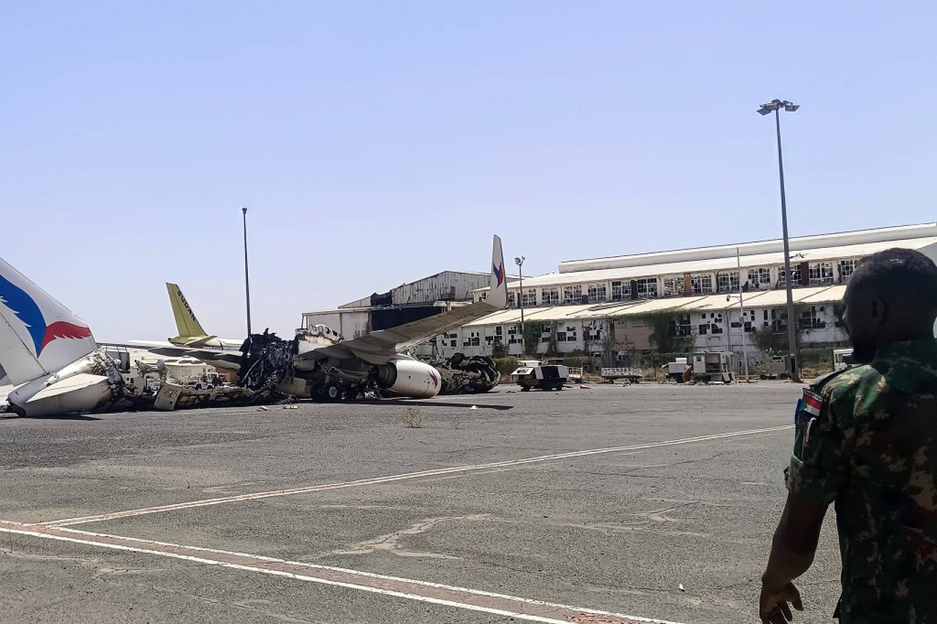 هبوط أول طائرة ركاب في مطار الخرطوم بعد ثلاث سنوات من التوقف.. عودة تدريجية للحياة الجوية