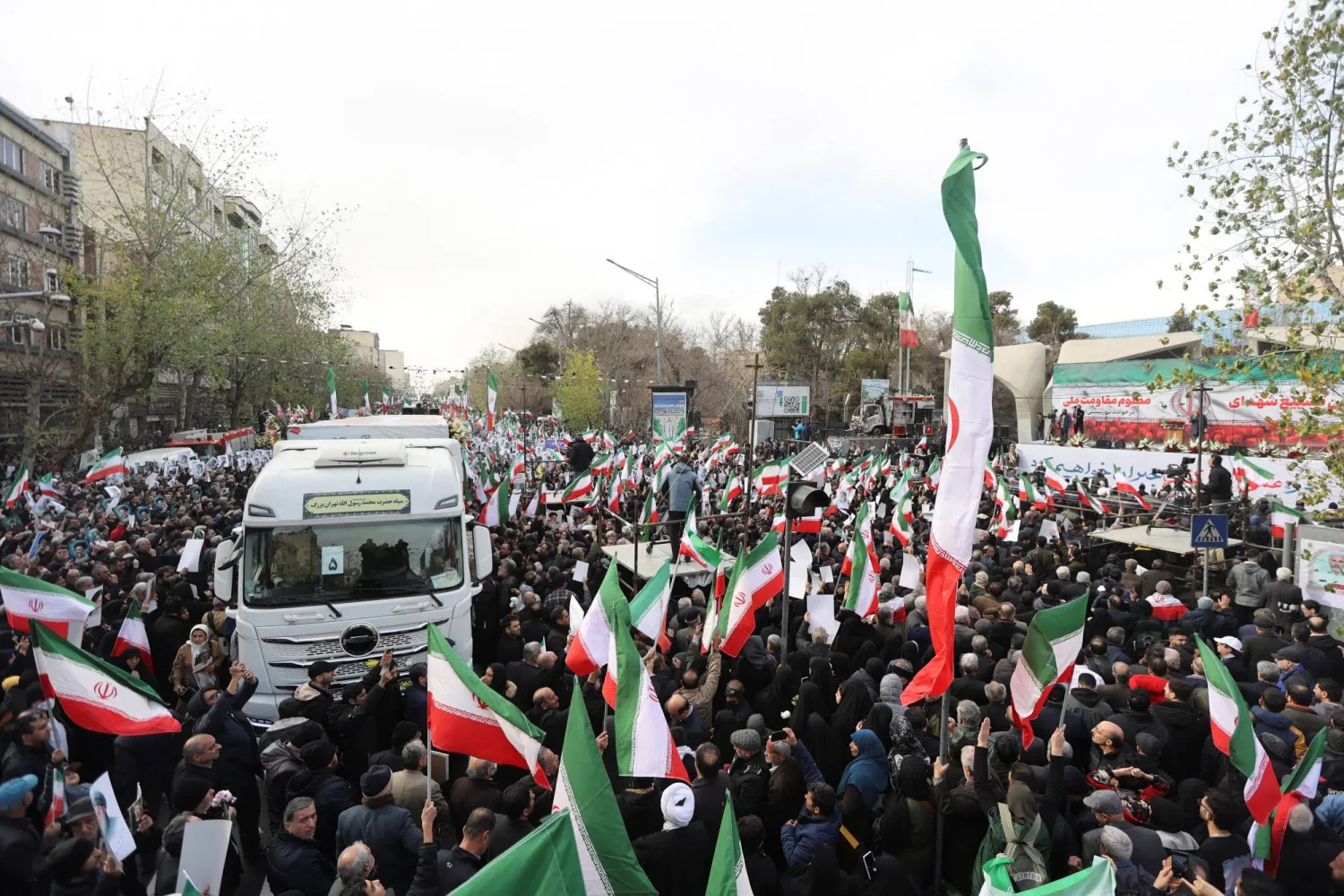 سقوط الخطوط الحمراء.. طهران تلوّح باستهداف المصالح الأميركية وتفتح باب سيناريوهات غير مسبوقة