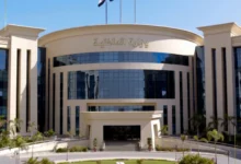 صورة لافتة «صلي على النبي» تشعل نقاشاً واسعاً في مصر بين القانون والسياسة والمجتمع