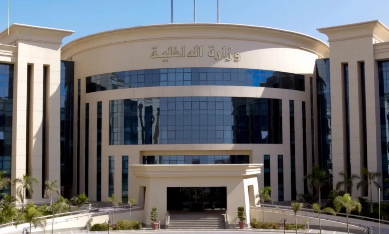 لافتة «صلي على النبي» تشعل نقاشاً واسعاً في مصر بين القانون والسياسة والمجتمع