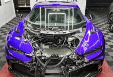 صورة بوغاتي بـ4 ملايين دولار تفجّر معركة “حق الإصلاح”.. من حادث ميامي إلى مواجهة المصنع