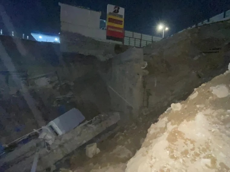 فيديو مرعب لهبوط أرضي يبتلع جزءًا من محطة وقود في مصر ويثير مخاوف متجددة