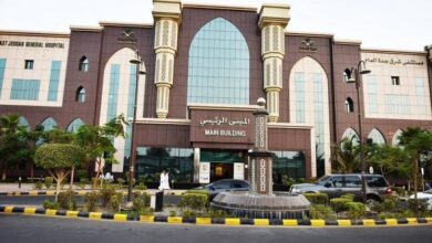 صورة عملية دقيقة تُنقذ عينًا مهددة بفقدان النظر.. إنجاز طبي لافت في جدة