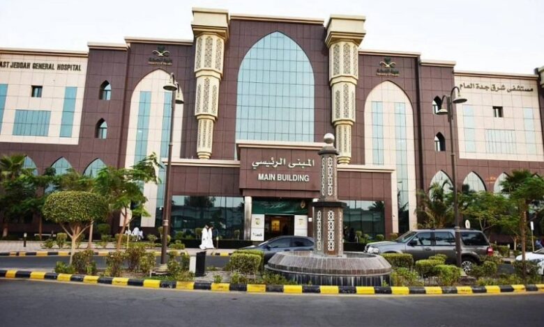 عملية دقيقة تُنقذ عينًا مهددة بفقدان النظر.. إنجاز طبي لافت في جدة