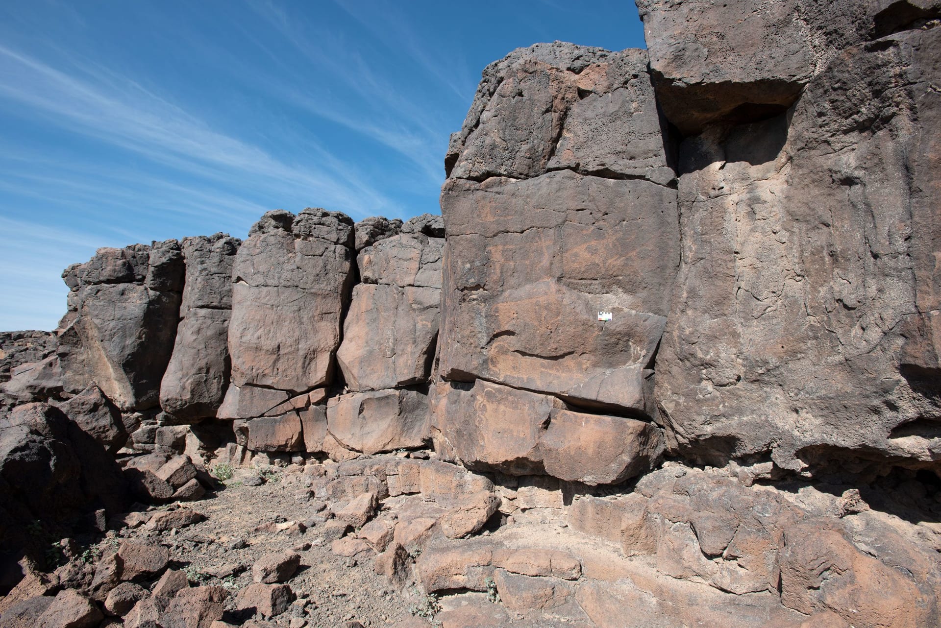 حصاة أبو صادع.. صخرة تحكي تاريخ السيول والطبيعة في الليث