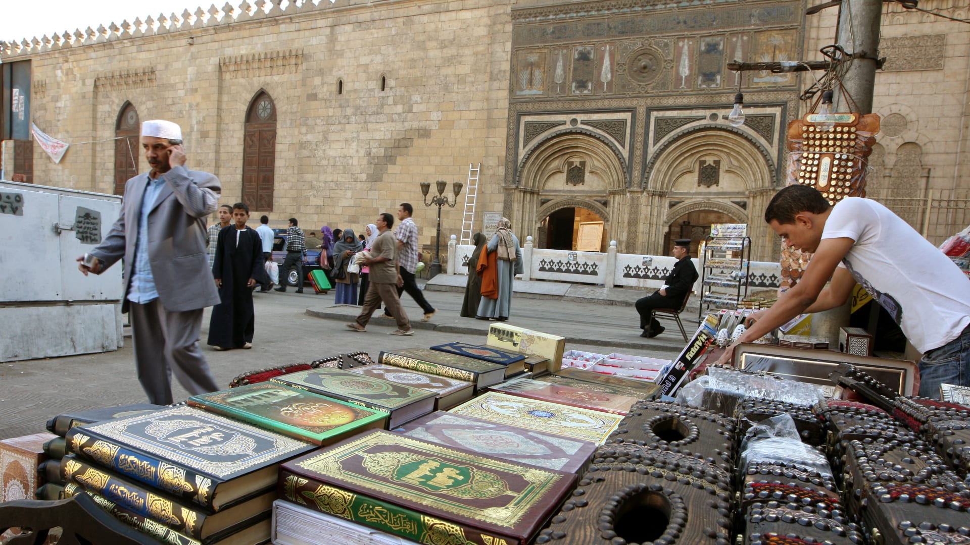 الأزهر يحسم الجدل ويواجه موجة "الاكتفاء بالقرآن" بتحذير صريح من إنكار السنّة