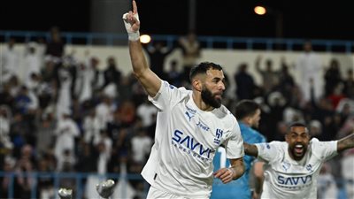 بنزيما يشعل الدوري السعودي بثلاثية تاريخية في ظهوره الأول مع الهلال