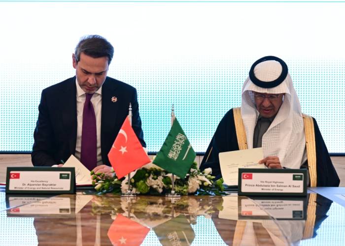 استثمار ضخم يعيد رسم خريطة الطاقة.. السعودية تضخ ملياري دولار في الطاقة الشمسية بتركيا