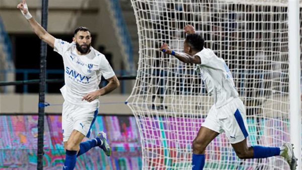 بنزيما يشعل الدوري السعودي بثلاثية تاريخية في ظهوره الأول مع الهلال