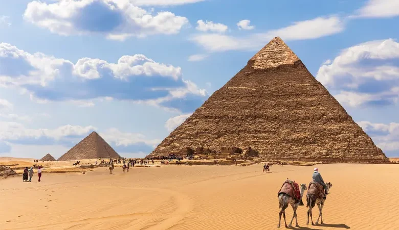 هل هرم خوفو أقدم بآلاف السنين؟ دراسة جديدة تعيد فتح لغز التاريخ