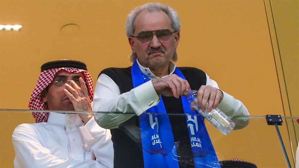 صفقة القرن في الكرة السعودية.. هل انتقلت ملكية الهلال فعلًا إلى الوليد بن طلال؟